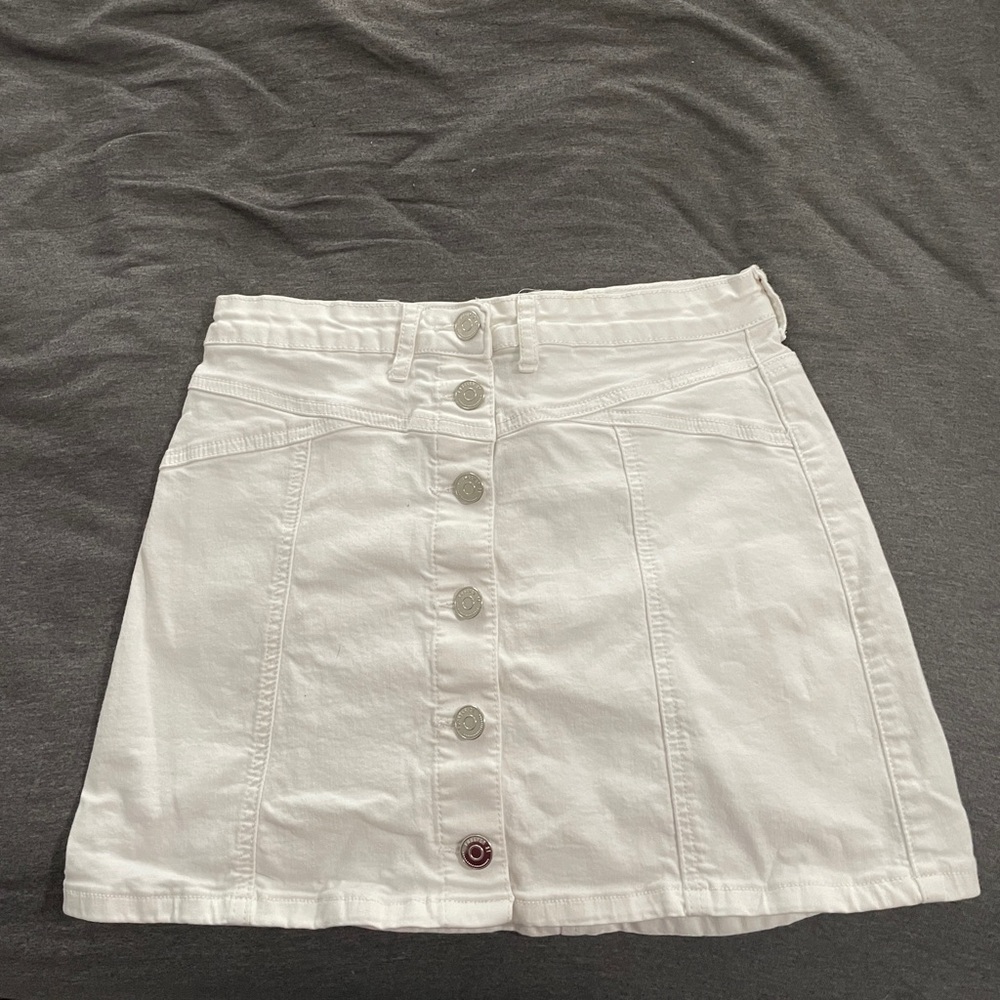 Forever 21 White denim skirt. Size 29 but fits like a small/medium